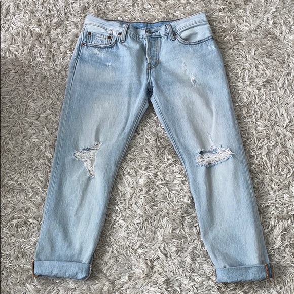 SOLD✔️ Levi’s 501 light-wash distressed jeans - Picture 3 of 5